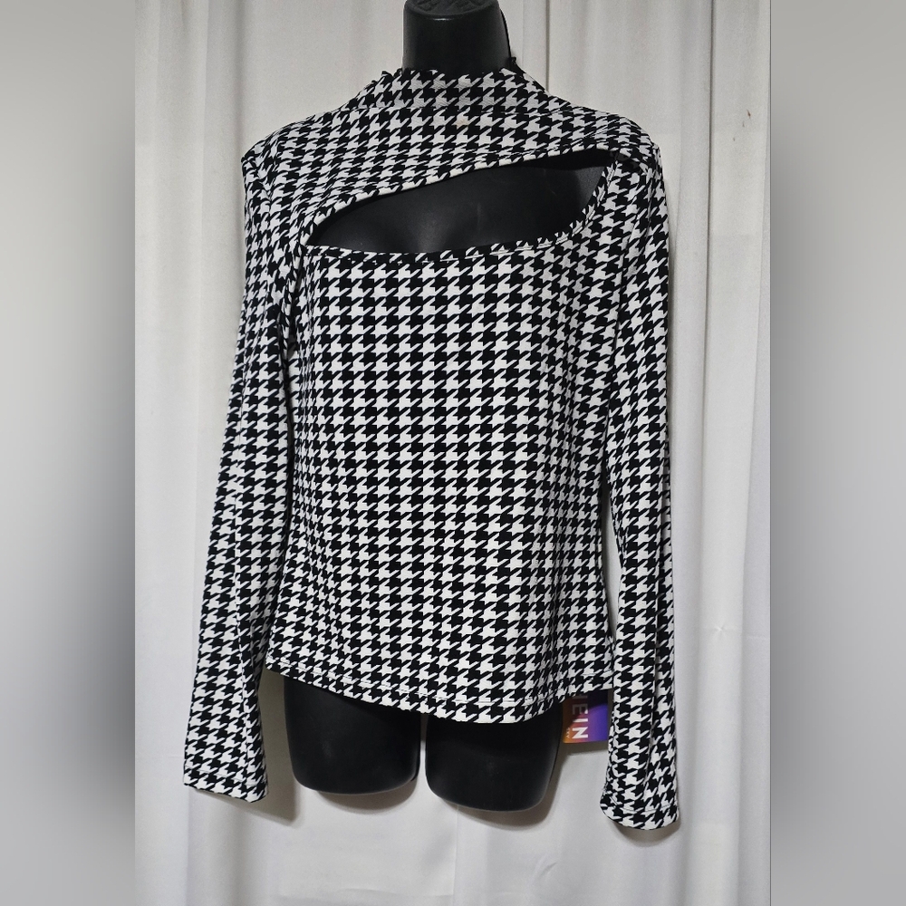 Stylish Black and White Houndstooth Blouse